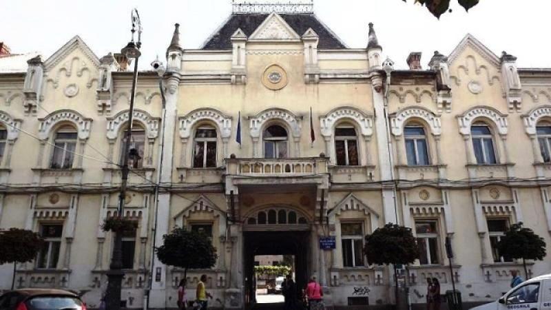 Clădirea Palatului Copiilor şi Elevilor din Arad, scoasă la vânzare