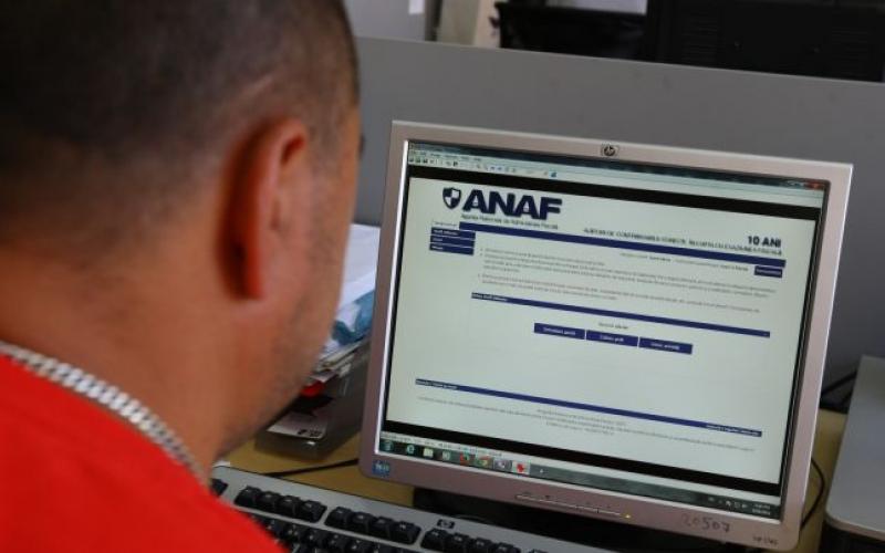 ANAF  “s-a pus” pe datornici dar “trage cu ochiul” şi la românii plecaţi la muncă în străinătate