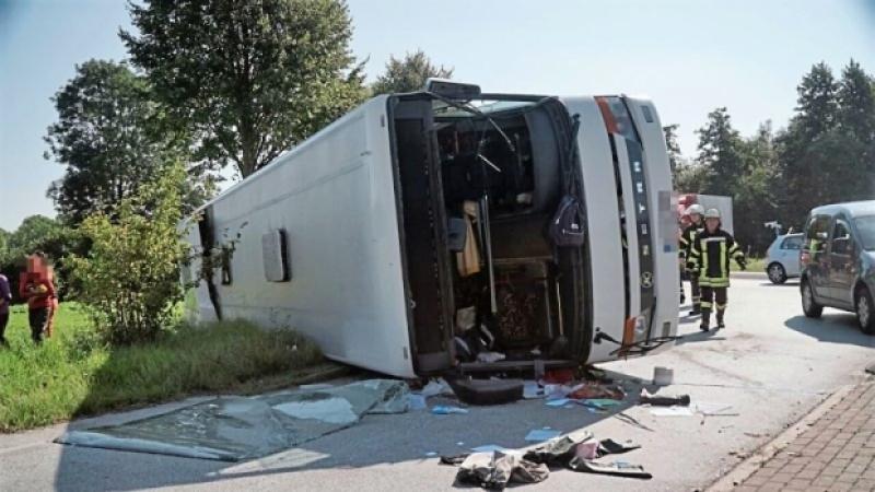 Românce accidentate grav, după ce un autocar s-a răsturnat în Germania ! 