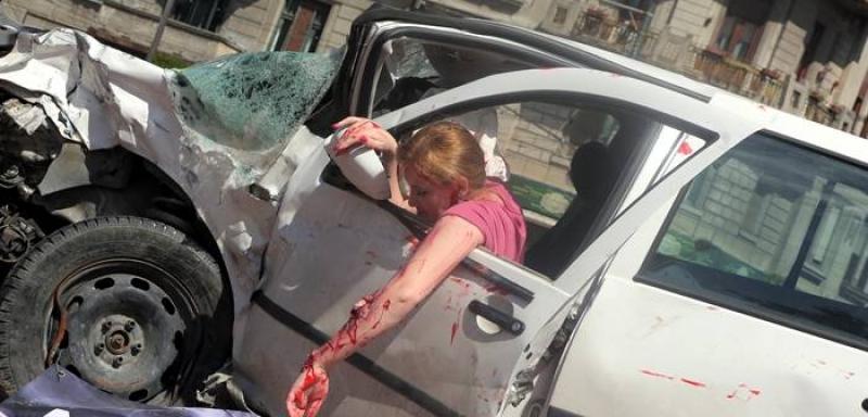 În urma unui ACCIDENT îngrozitor,mașina a fost făcută praf ! Femeia avea răni cumplite !