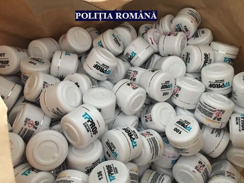 Peste 1000 de recipiente cu gel de unghii, retrase de pe piaţă de poliţiştii arădeni!