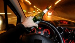 Tânăr prins băut, conducând o maşină furată fără permis!