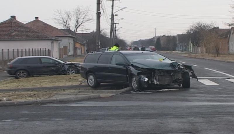 Accident Sânnicolaul Mic, cine este mai tare? Audi sau Volvo? (FOTO/Video declaraţii)