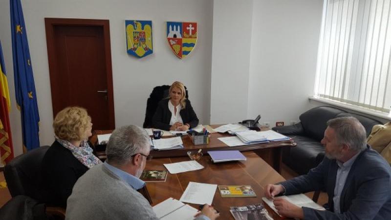Protocol de colaborare,la initiativa Claudiei Boghicevici-vicepreședinte al Consiliului Județean Arad