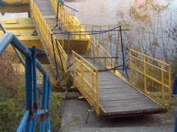 Primăria Arad reacţionează promt în cazul podului de pontoane de la insula a treia