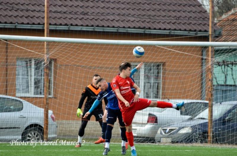 Fotbal LIGA JUDEŢEANĂ a IV-a : UTA III – Crişul Chişineu Cris 0-2 (Galerie FOTO)