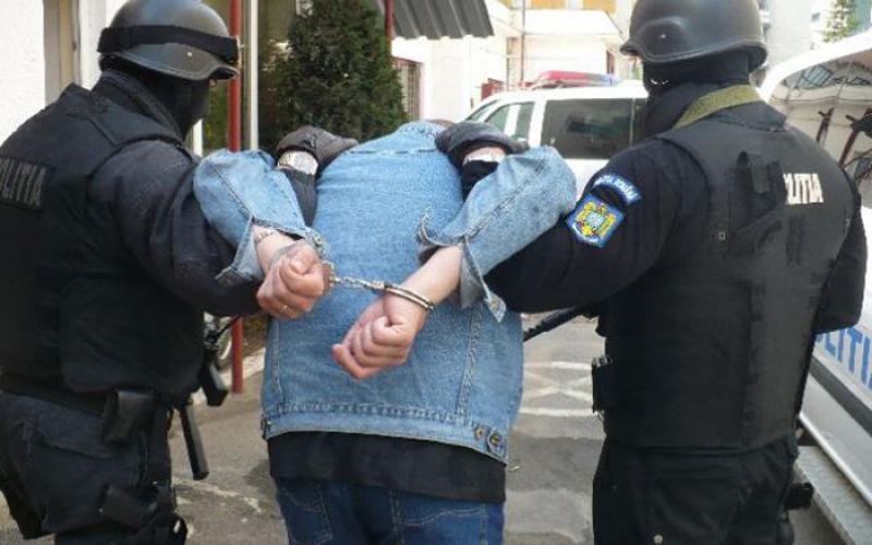 Mandat de executare a pedepsei închisorii, pus în aplicare de polițiști

