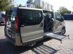 Transport gratuit pentru persoanele cu handicap în scaun rulant și a însoțitorilor acestora