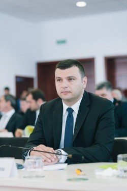 Sergiu Bîlcea: „Reabilitarea tronsonui de drum Arad-Buteni reprezintă una dintre marile provocări pe care mi le-am asumat în mandatul meu administrativ”

