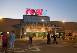 Real se transformă hypermarket cu produse româneşti

