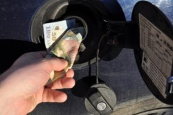 Minunea de la POMPĂ! Încă o ieftinire a carburantului care ajunge să coste 1 euro/litru