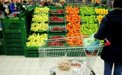 Deputaţii  schimbă legea "51% produse româneşti în magazine"
