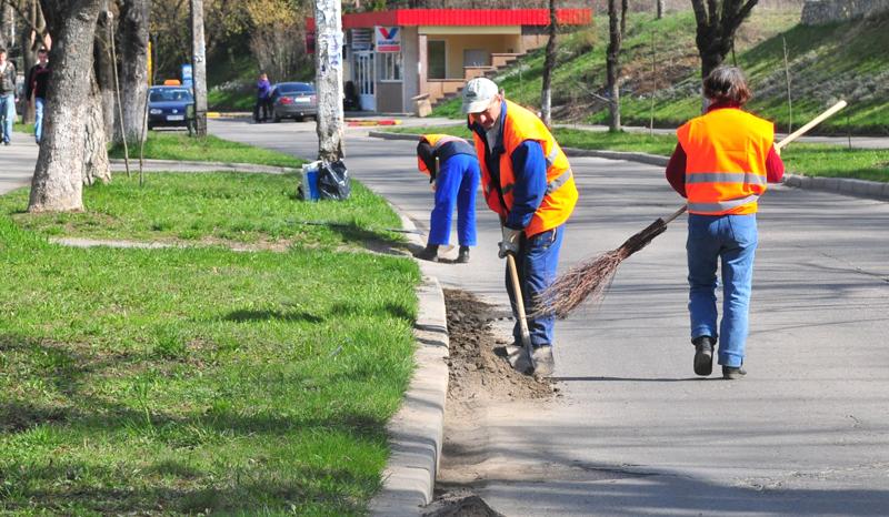 Telenovela salubrizării stradale a luat sfârşit. Primăria a semnat contractul cu Gospodăria Comunală