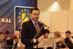 Gheorghe Falcă ales pentru un nou mandat de preşedinte al PNL Arad (Galerie FOTO)
