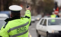 19 permise de conducere, 3 certificate de înmatriculare şi 80.000 de lei este bilanţul Poliţiştilor Rutieri arădeni în ultimele 24 de ore! 