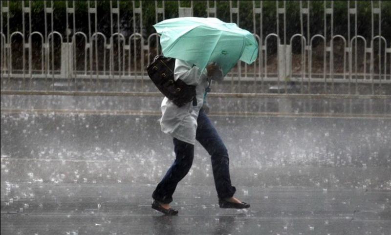 AVERTIZARE METEO: vijelii puternice şi grindină, în toată ţara!