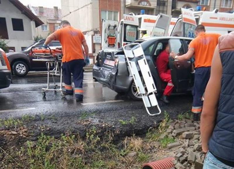 O tânără din Arad, rănită luni după-masa, într-un accident de circulație !