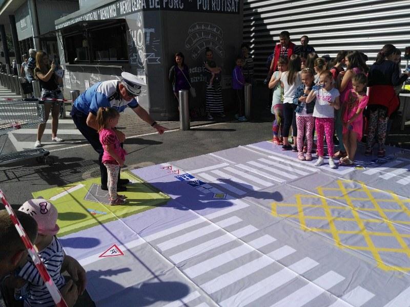 Acţiune de educaţie rutieră a poliţistilor arădeni (Galerie FOTO)