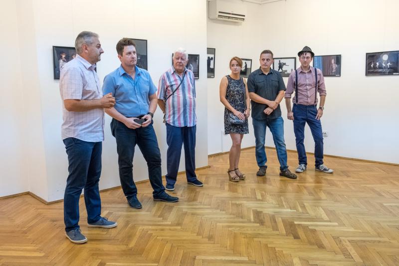 Expoziția de fotografie ”Teatrul românesc în imagini” a fost vernisată aseară la sala Clio