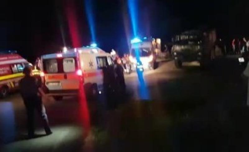 Accident grav ! Un camion cu militari s-a răsturnat într-o râpă adăncă ! Un militar a murit !