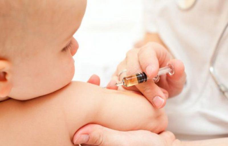 Guvernul PSD-ALDE, proiect de lege controversat. Amenzi ENORME pentru părinţii care refuză vaccinarea copiilor