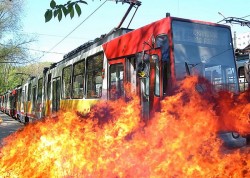 Un tramvai a ars în depoul CTP Arad (FOTO)