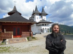 Un nou scandal sexual zguduie Biserica Ortodoxă Română. Stareţul mănăstirii Prislop, acuzat că ar fi homosexual