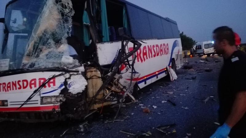 Accident grav pe DN 79 Între Curtici şi Sântana! 2 morţi şi mai mulţi răniţi! S-a activat planul roşu de intervenţie [FOTO/Video]