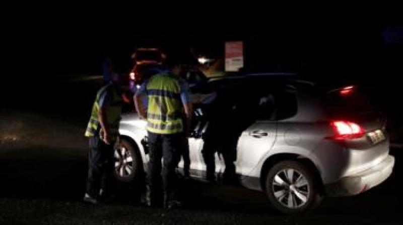 O fetiță de numai 13 ani a fost ucisă de un șofer care a intrat cu autoturismul într-o pizzerie! Alte 12 persoane rănite grav