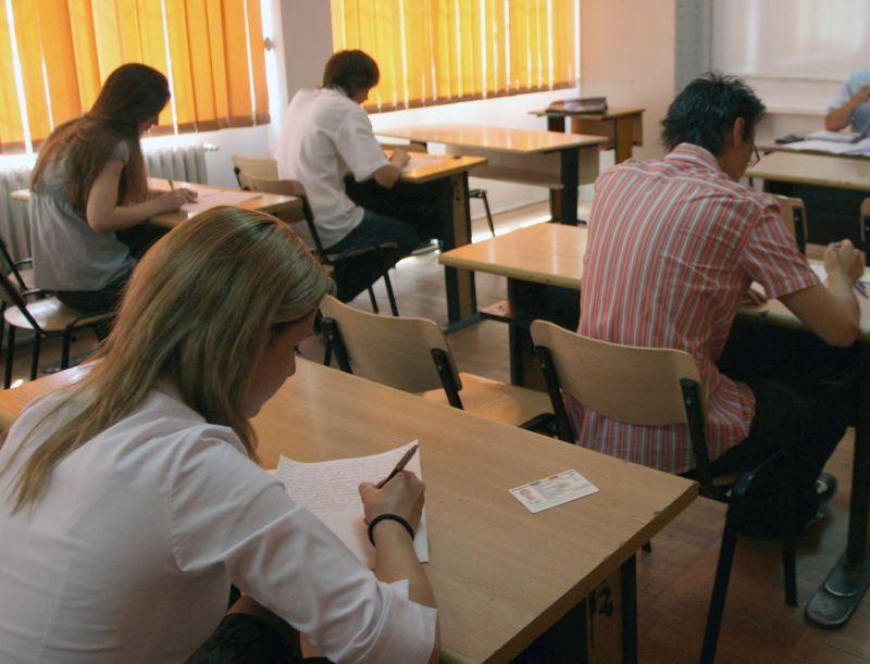 A început sesiunea a doua a examenului de Bacalaureat. Află câţi absolvenţi de liceu s-au înscris