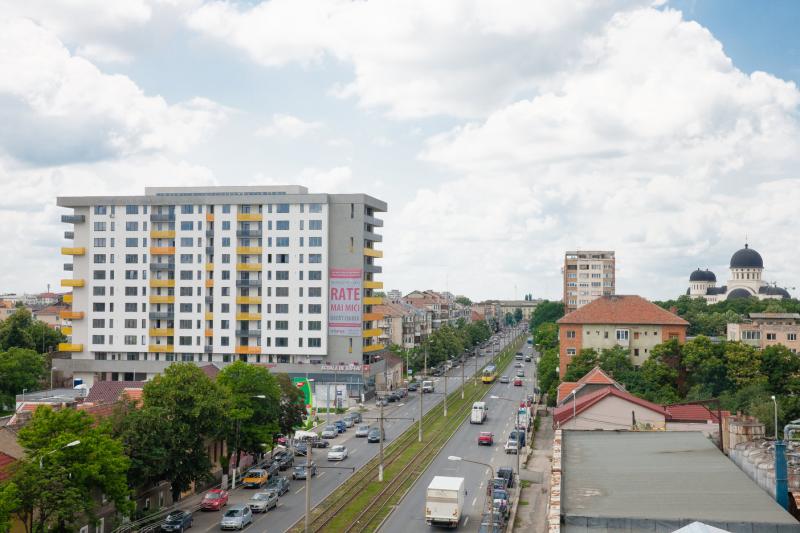 Bulevardul Iuliu Maniu intră în reparaţie! Gurile de canal, adevărate mine de teren pentru şoferi!