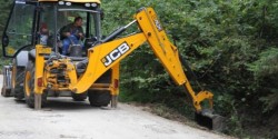 Modernizări, reparaţii şi toaletări pe drumurile judeţene din Arad