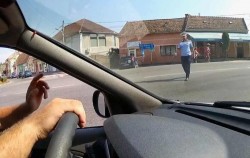 Câți dintre noi facem astfel de gesturi ? VEZI VIDEO care te va pune pe gânduri