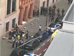 Teroare la Bruxelles! Un musulman înarmat cu o macetă a atacat doi soldaţi în centrul oraşului! 