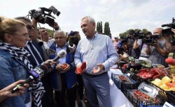 În timp ce la Arad la târgul ”Produs în Arad” instituţiile au „purecat” toţi comercianţii, la Călăraşi totul e ok, pentru că a fost Dragnea în vizită