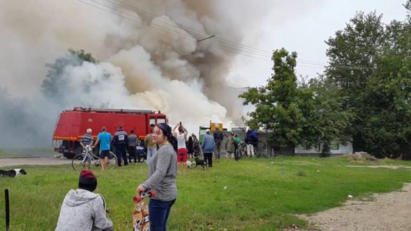 Incendiu de proporţii la Timisoara, coloana de fum se vede de la câţiva km