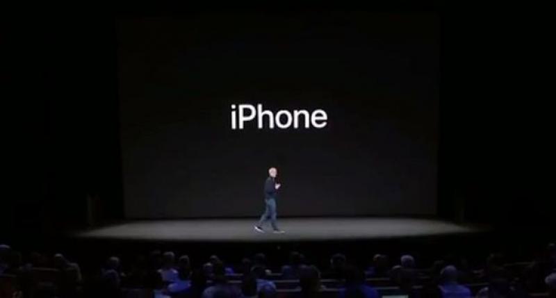 Apple a prezentat trei modele noi de iPhone. Vedeta este iPhone X
