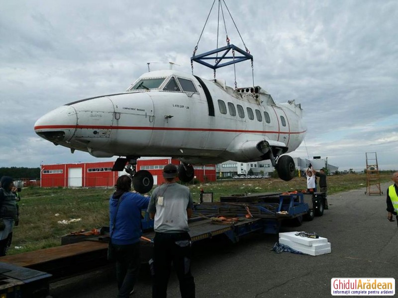 Povestea avionului abandonat 7 ani pe aeroportul din Arad