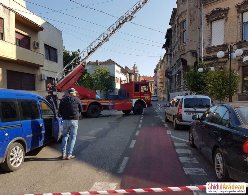 Pompierii arădeni au fost solicitați pe strada Episcopiei ! Dacă ai drum pe acolo ar fi bine să ocolești !