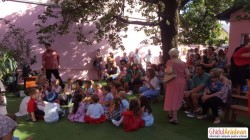 Lacrimi de emoții, bucurie, culoare, în curtea Grădiniței Bambi din Arad, la festivitatea de deschidere a noului an școlar !