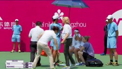 Tenismena Patricia Ţig s-a prăbuşit pe teren şi a fost nevoită să abandoneze turneul de la Guangzhou