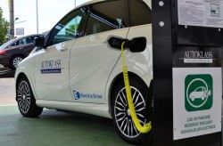 Autorităţile locale şi benzinăriile ar putea fi obligate să instaleze puncte de încărcare a autovehiculelor electrice