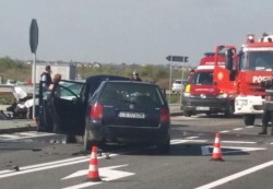 Grav accident de circulație, în care au fost implicate trei autoturisme !