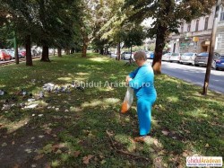 Porumbeii şi şobolanii din centrul Aradului, hăiniţi zilnic cu pâine şi ciorbă!