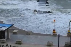 O plajă de pe litoralul românesc a fost înghițită de valuri !