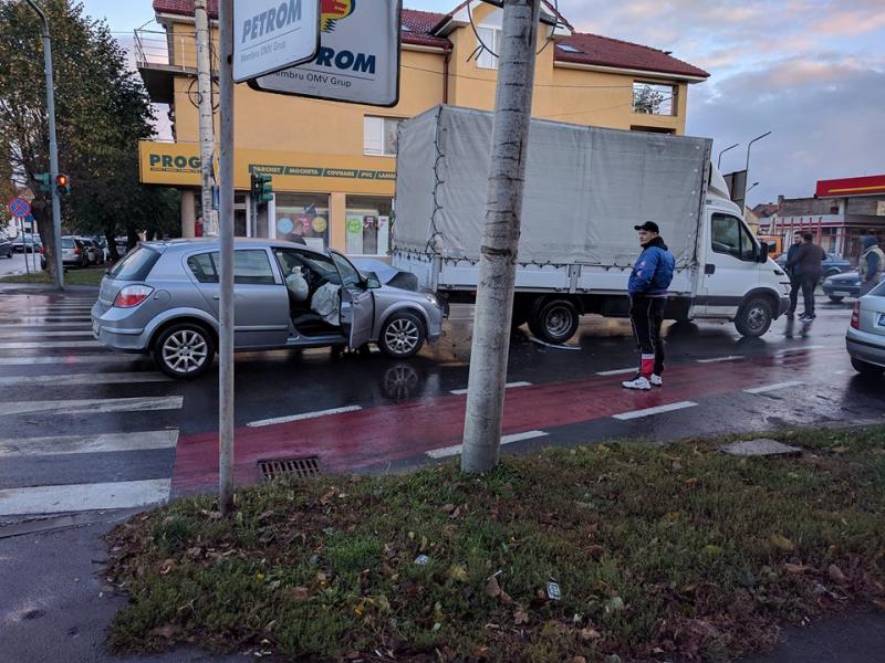 Accident rutier la intersecţia străzii Andrei Şaguna cu strada Ion Raţiu