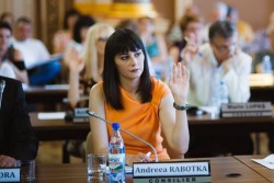 Uite comunicatul, nu e comunicatul! Isabela Rabotka nu recunoaşte nimic, parcă nu e de la PNL