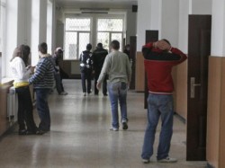 Burse sociale medicale pentru 54 elevi din Arad