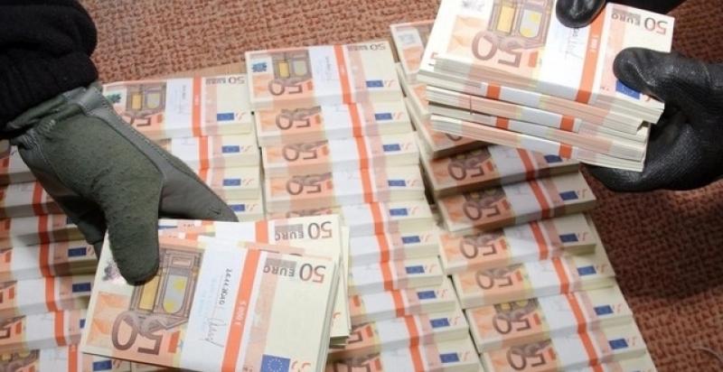 Peste 900.000 bancnote false fabricate la Oradea, însumând 28 milioane de euro, confiscate de poliţiştii italieni