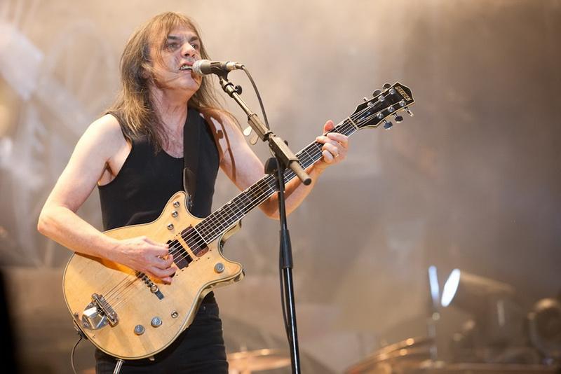 S-a stins o legendă a rock-ului mondial! Chitaristul trupei AC / DC, Malcolm Young a murit!